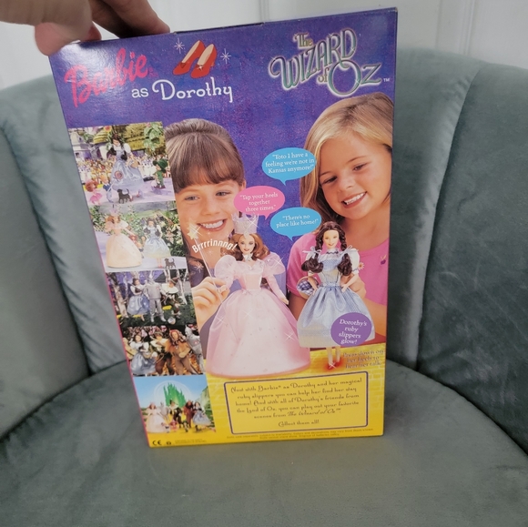 Wizard of Oz Dorothy and Toto Barbie - Picture 4 of 5